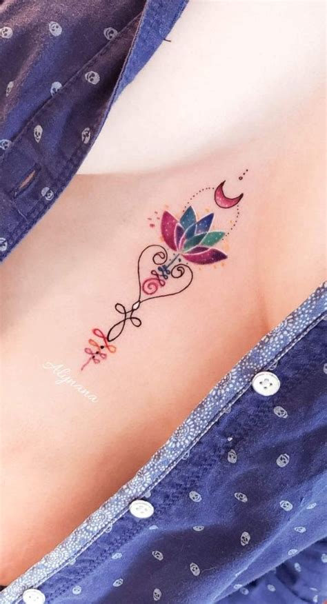 tatuajes para mujeres entre los senos|Tatuajes en el pecho para mujer